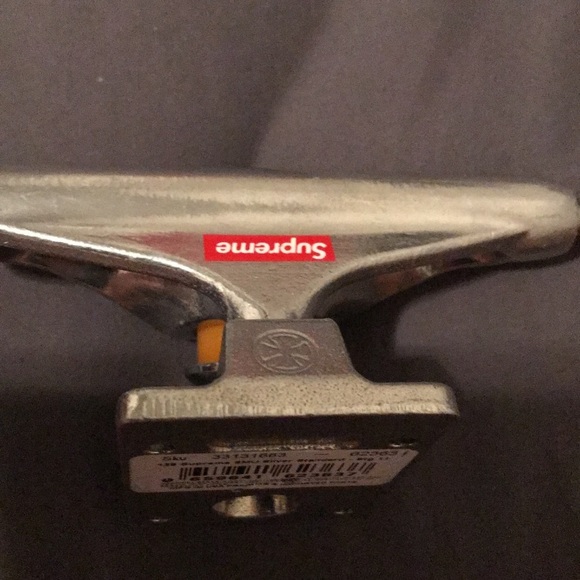 supreme x independent skateboard trucks - Picture 3 of 3